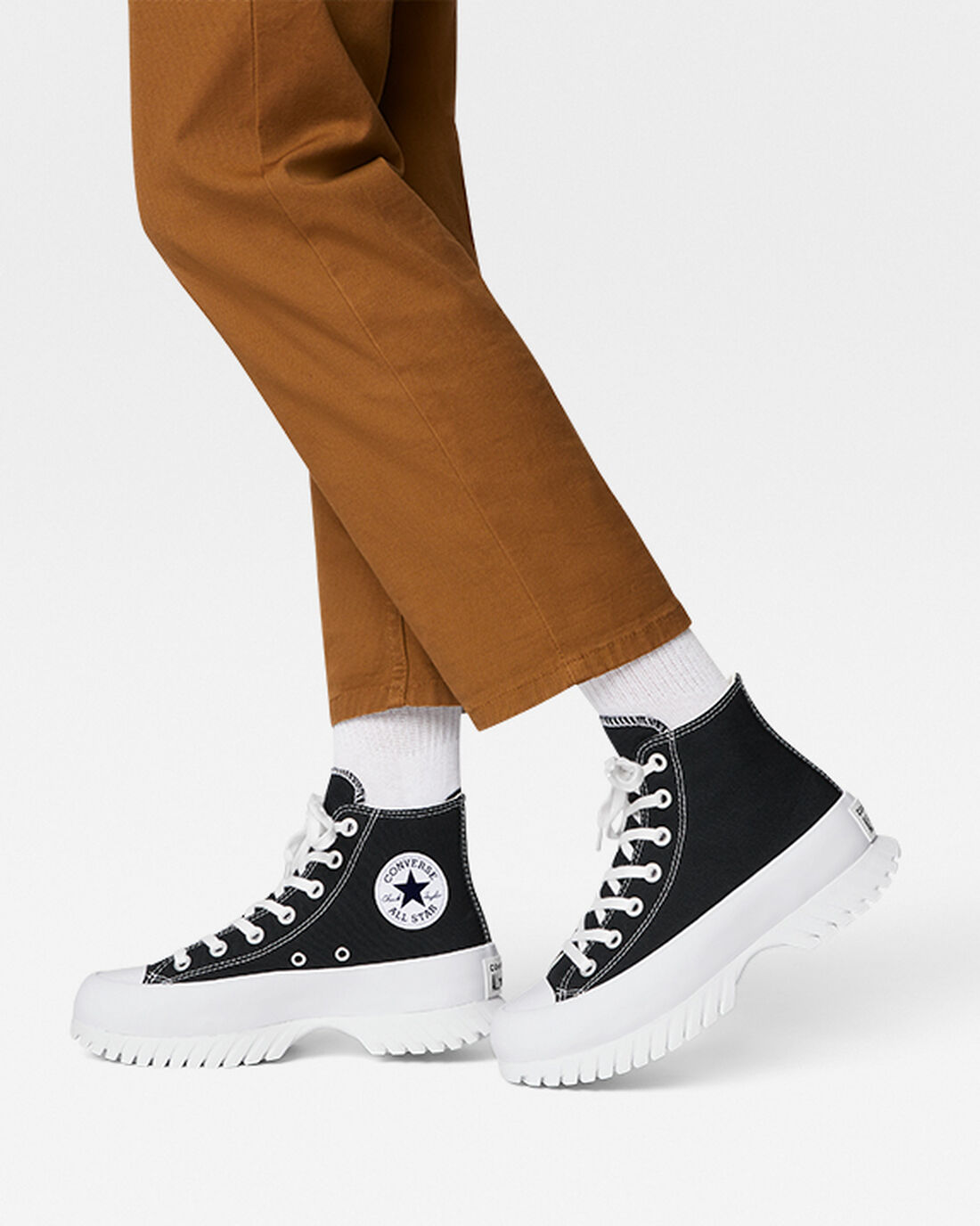 Men's Converse Chuck Taylor All Star Lugged 2.0 High Top Sneakers Black/White | Australia-90187